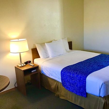Travelodge By Wyndham Three Forks מראה חיצוני תמונה
