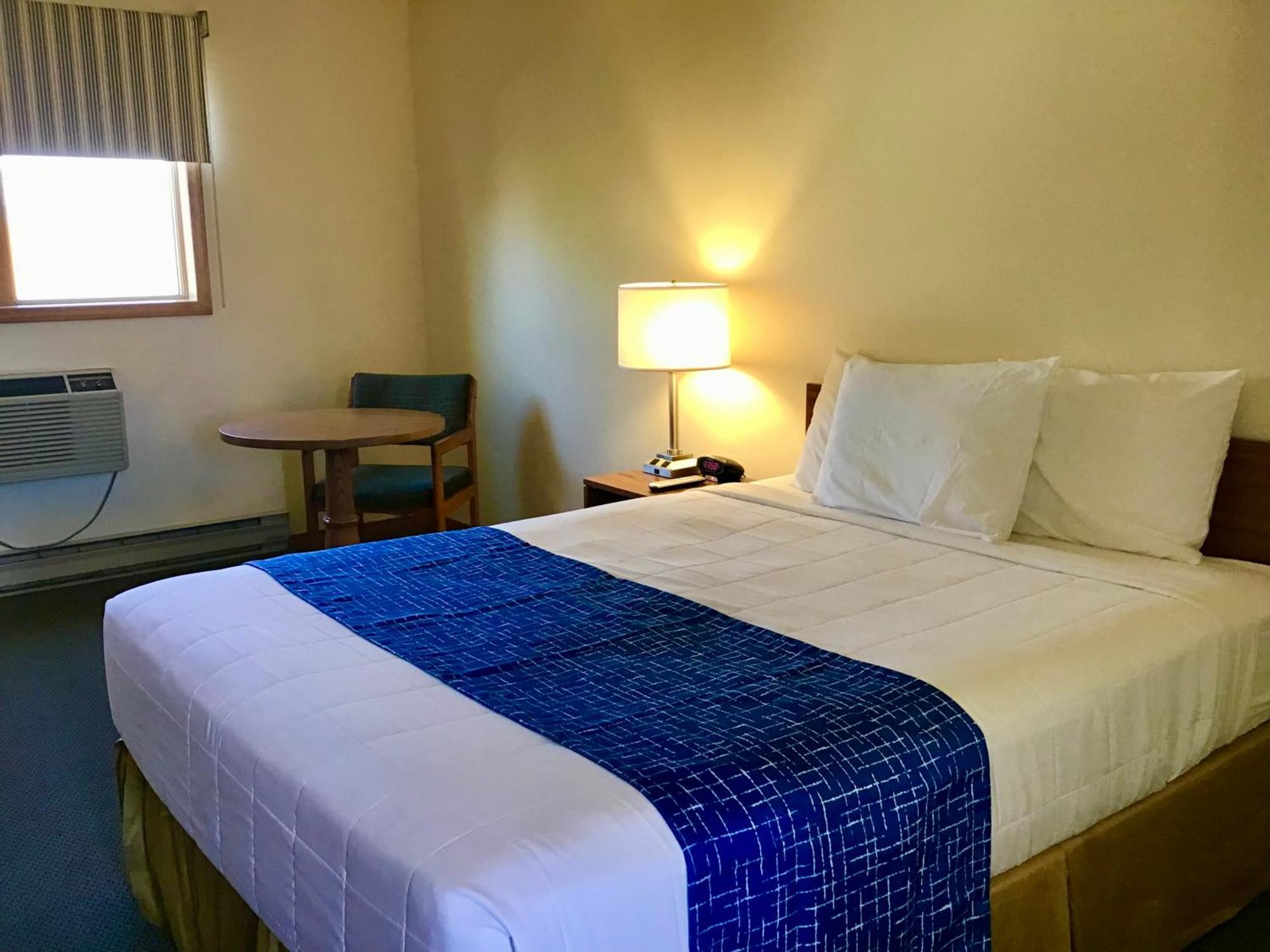 Travelodge By Wyndham Three Forks מראה חיצוני תמונה