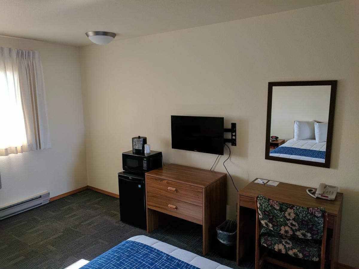 Travelodge By Wyndham Three Forks מראה חיצוני תמונה